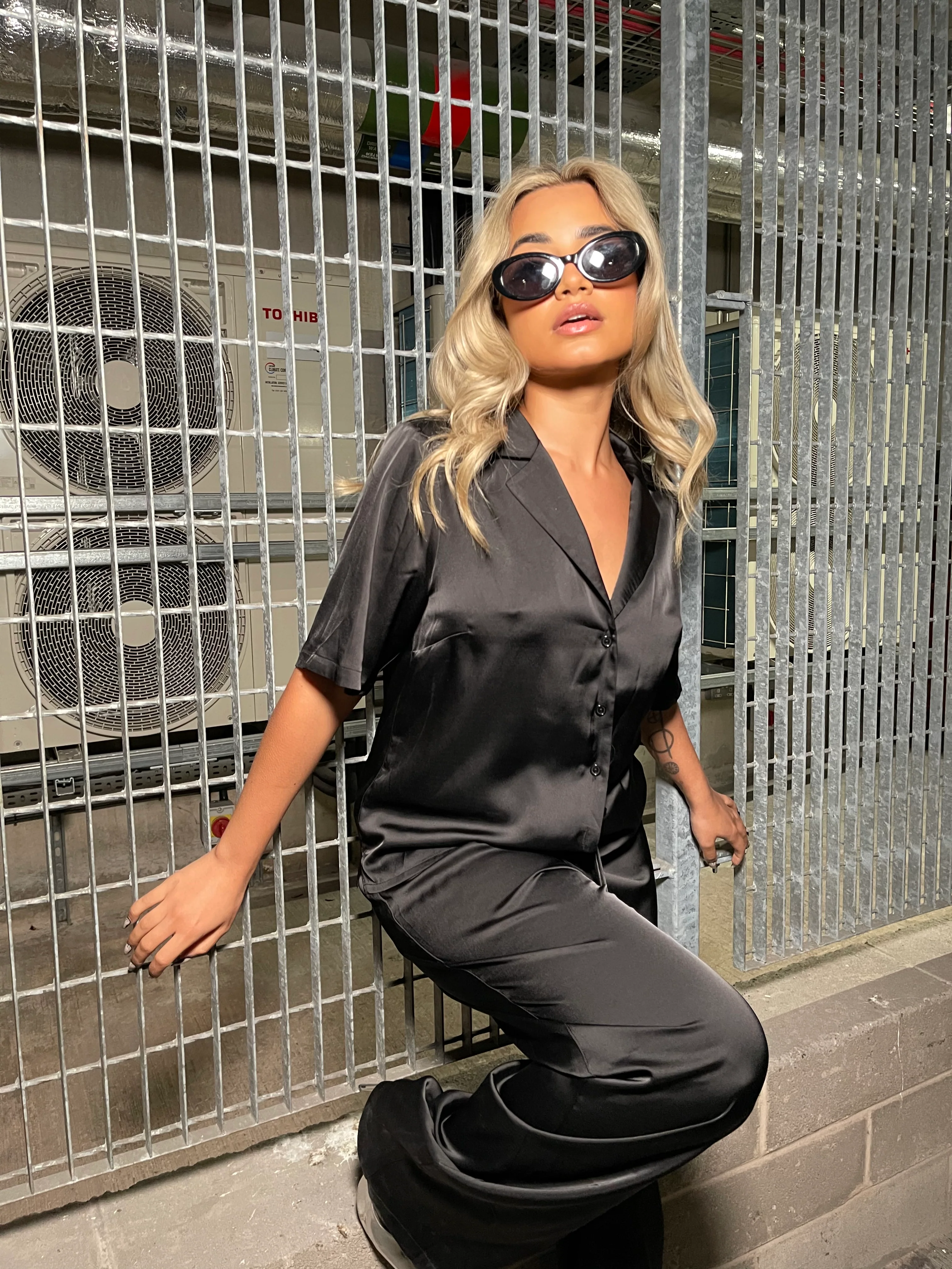 Black-Satin Resort Long-Shirt - Image 3