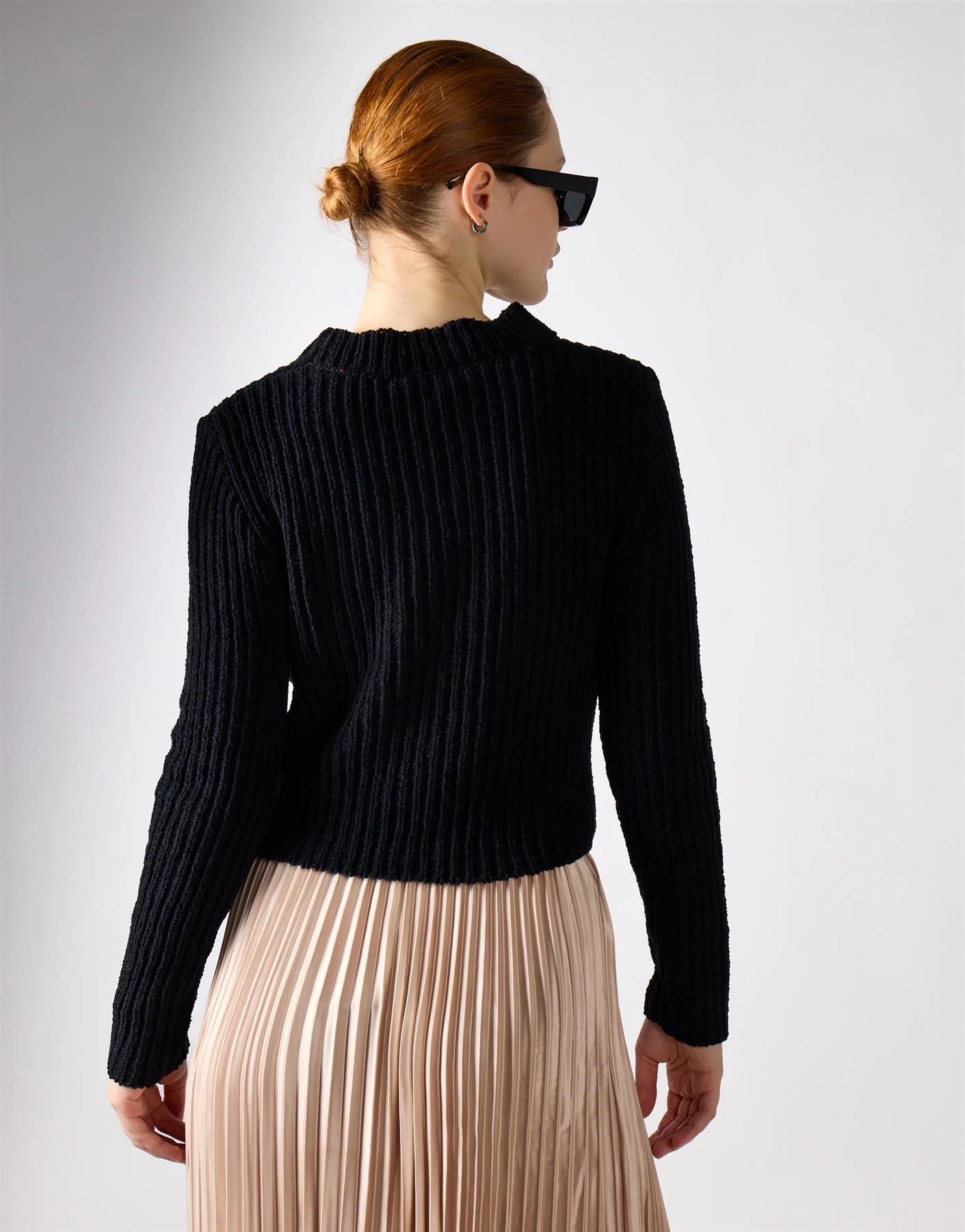 Crew Neck Cropped Jumper - Black - Image 2