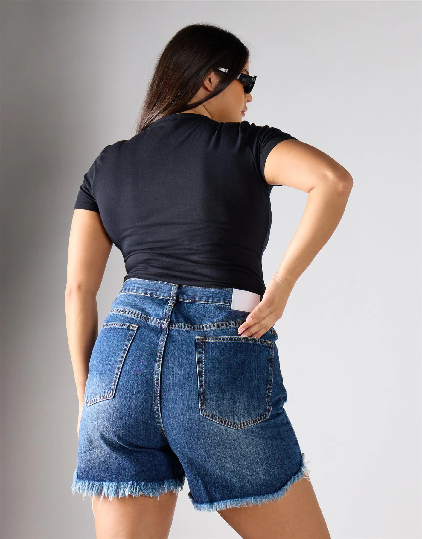 Glamorous Curve Dark Indigo Denim Shorts - Image 4