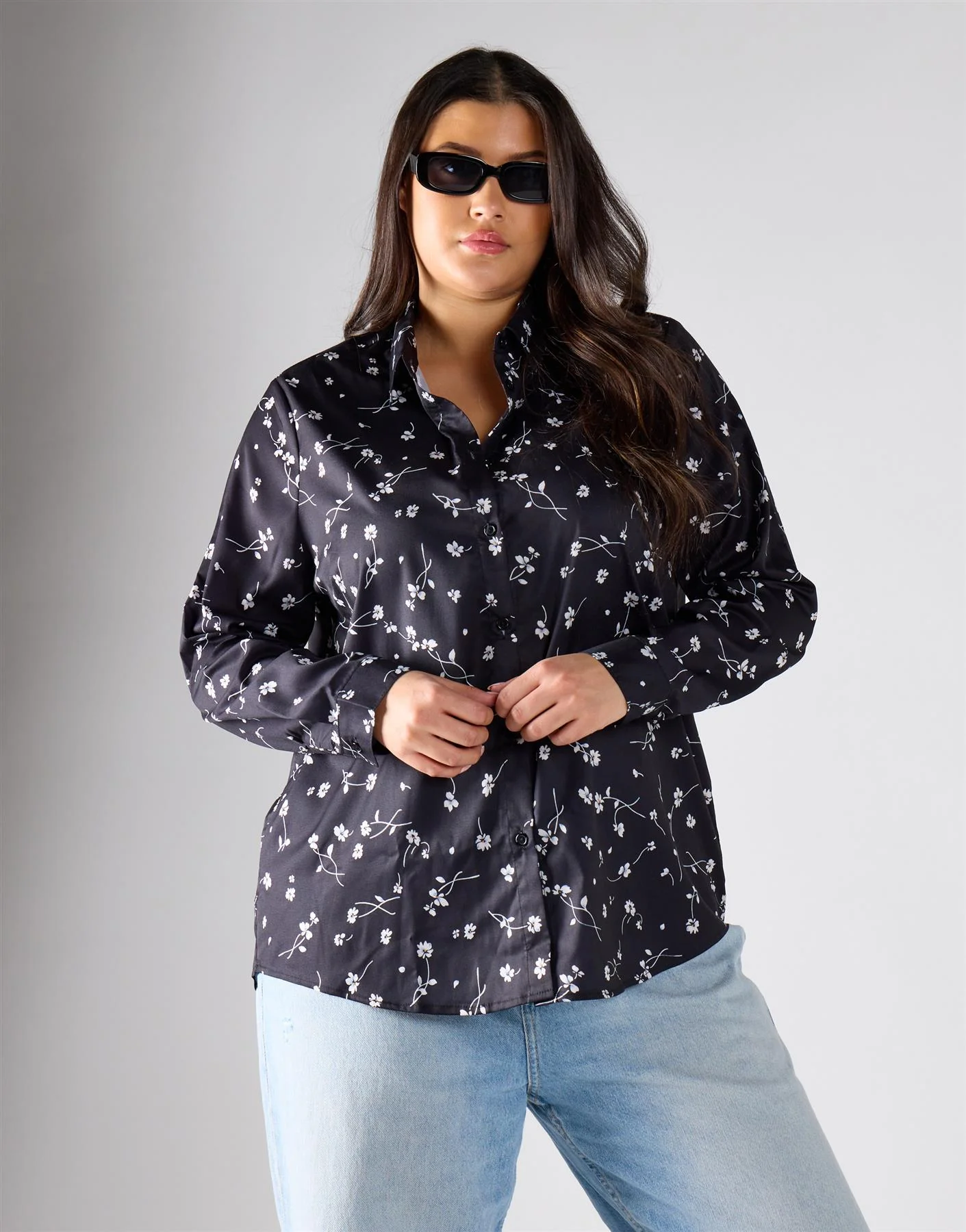 Glamorous Curve Black Small Flower Blouse - Image 2