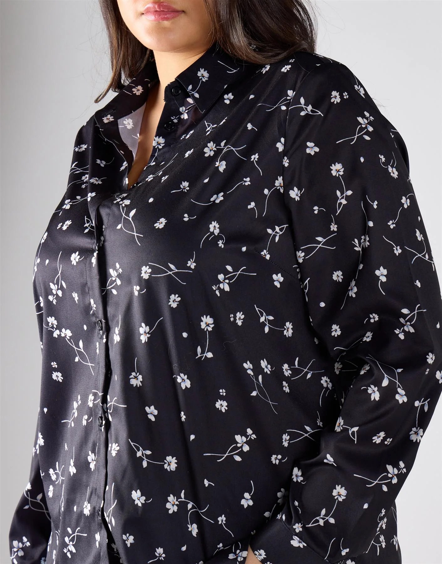 Glamorous Curve Black Small Flower Blouse - Image 3