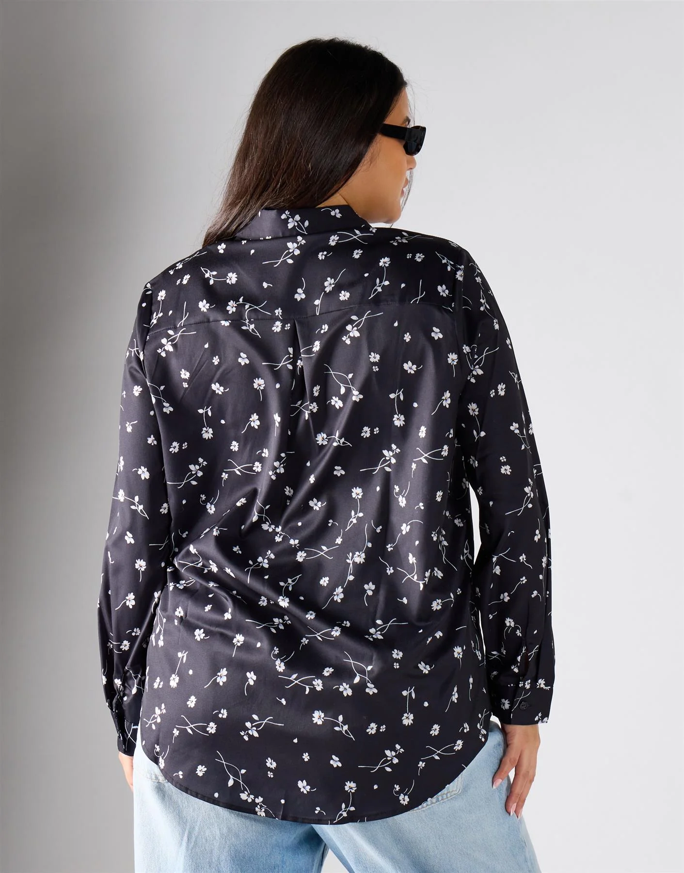 Glamorous Curve Black Small Flower Blouse - Image 4