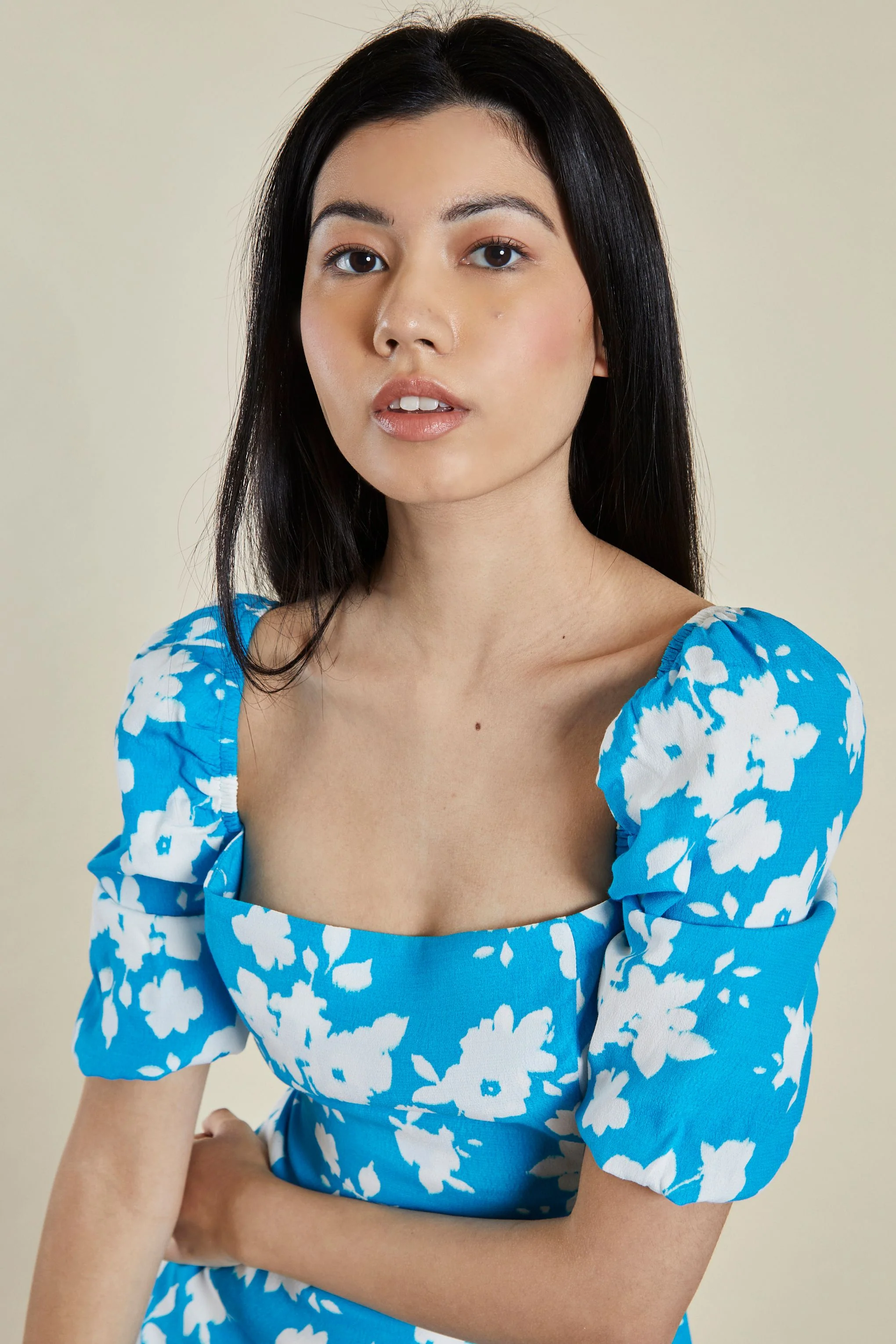 Glamorous Blue White Floral Puff Shoulder Mini Dress - Image 2
