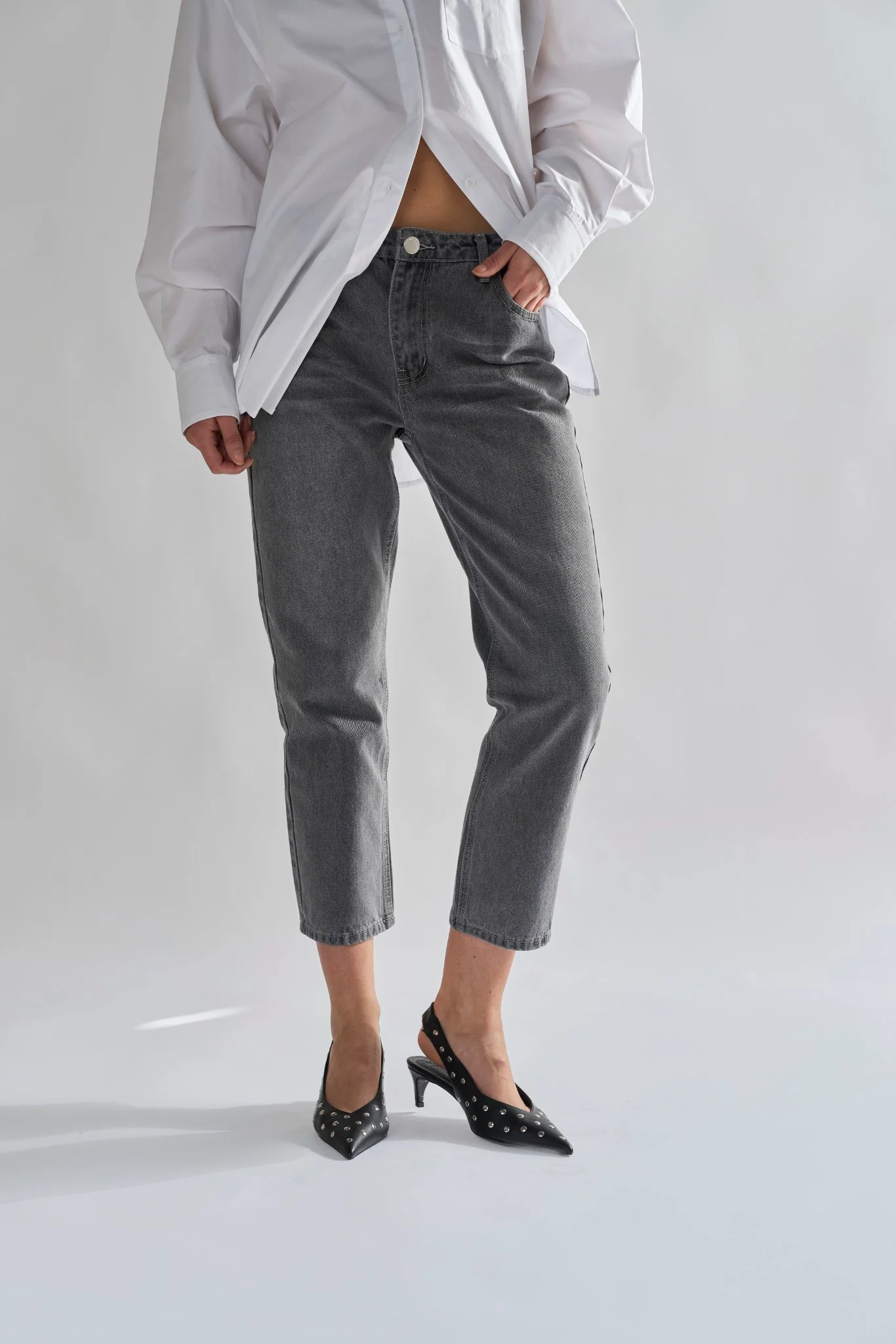 Grey Wash Low-Rise Cropped Jeans - Image 3