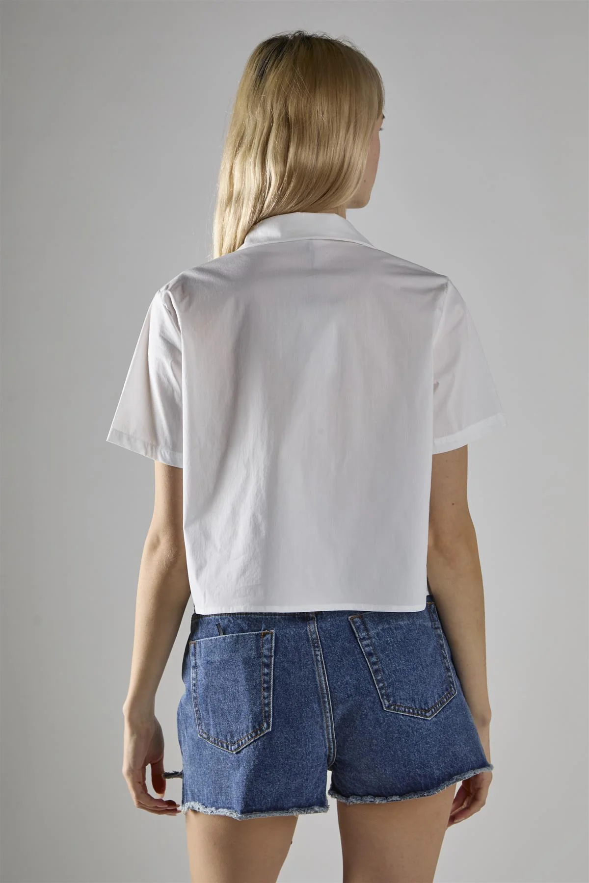 Mid Stonewash Denim Low-Rise-Shorts - Image 2