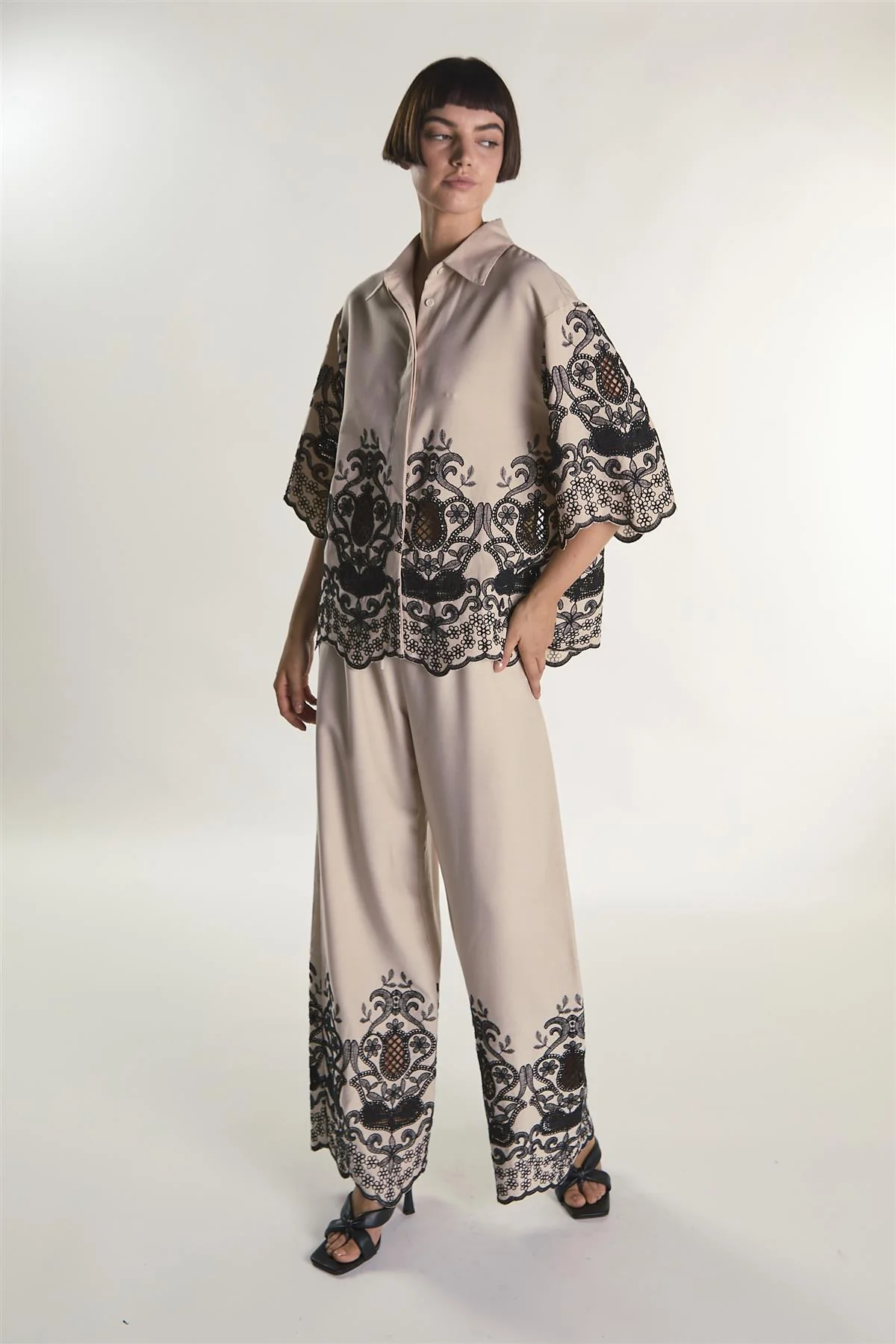 Stone Black Border Cropped Shirt - Image 5