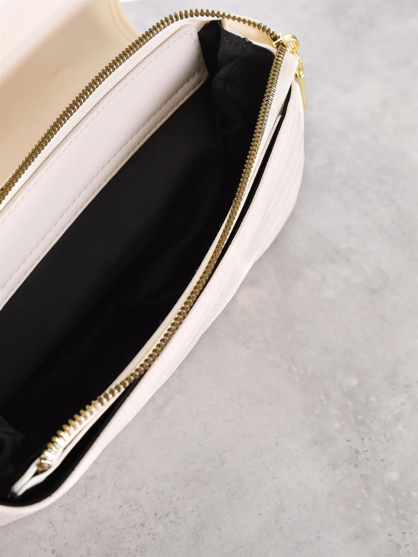 White Croc Double Gold Buckle Bag - Image 3