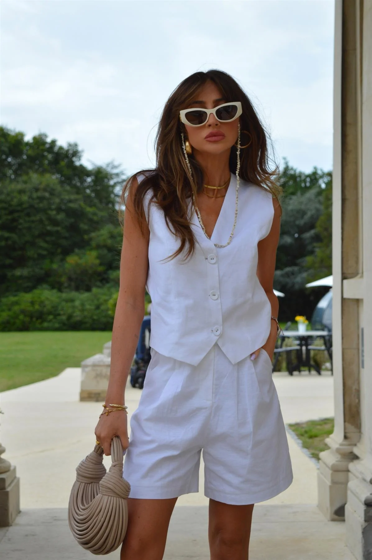 White Loose-Fit High-Waisted-Shorts - Image 3